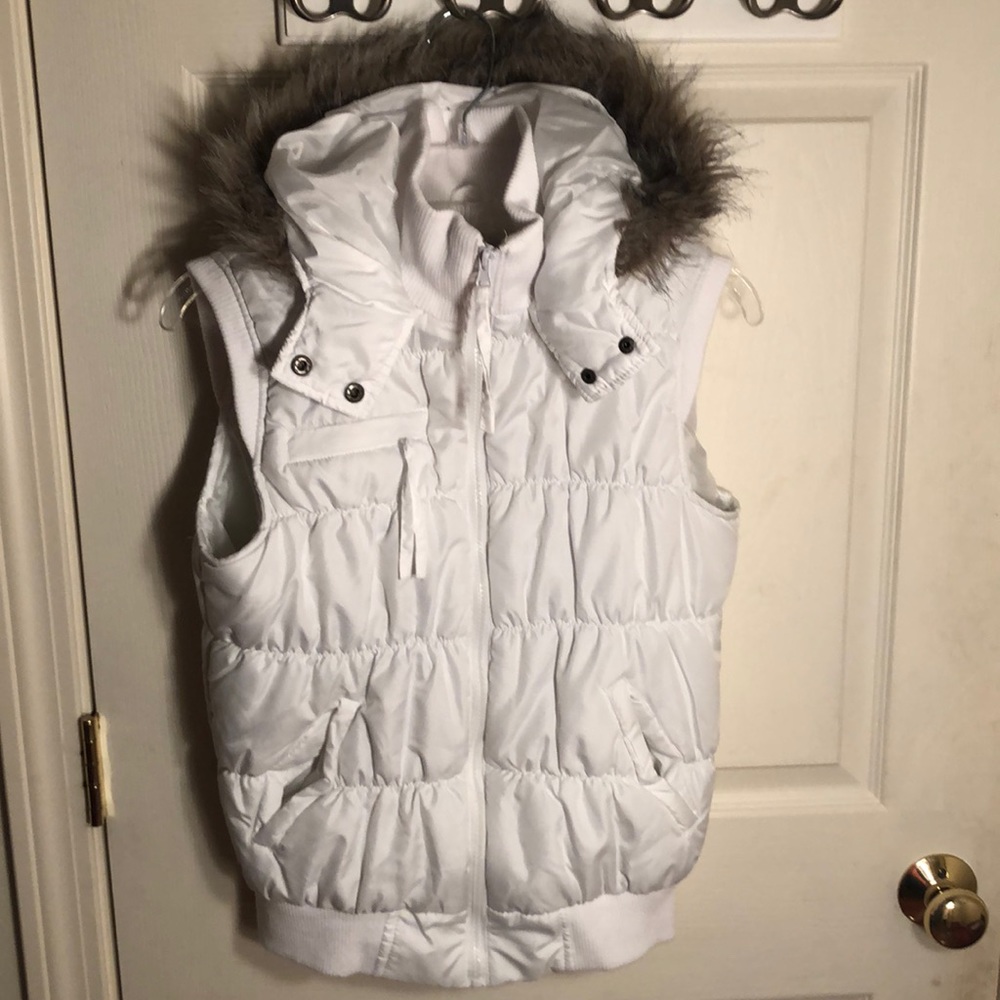New Look puffy white sleeveless hooded vest